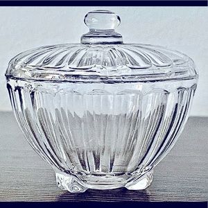 ‘DISTINCTIVE’ & VINTAGE, TRI-FOOTED, MINI ROUND GLASS ‘RING/TRINKET’ BOX…